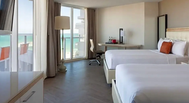 Номер Guest с балконом и oceanfront Marriott Stanton South Beach