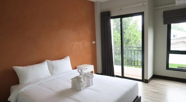 Двухместный номер Deluxe с балконом Good Morning Hotel at TakuaPa