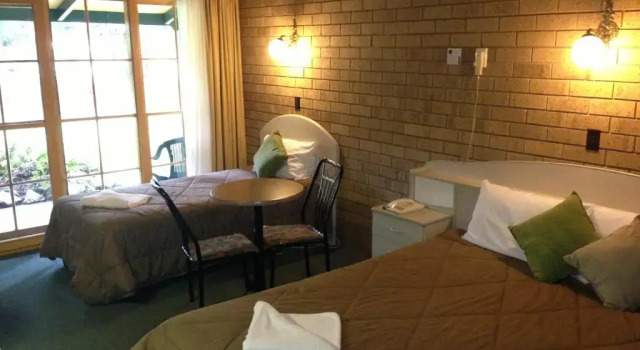 Трёхместный номер Executive High Country Motor Inn Bright
