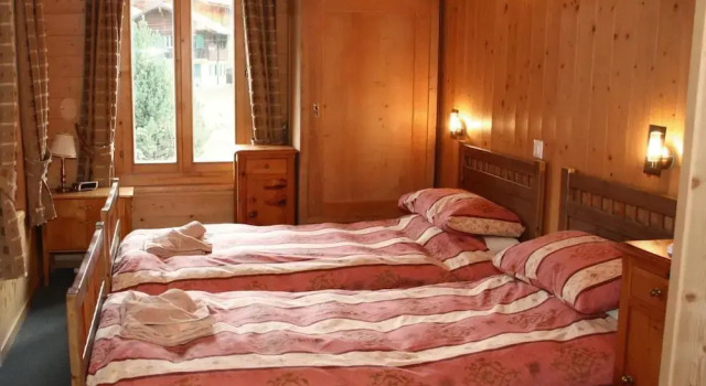 Chalet Suisse Bed and Breakfast, Prenota Chalet Hotel a Canton Vallese con parcheggio, Parcheggio