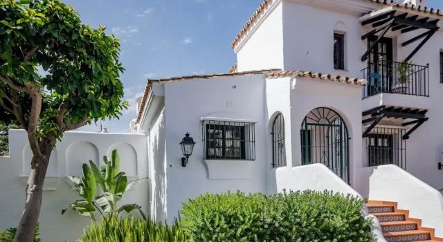 AB2-Wonderful 2 bedroom apt with fantastic views, Забронировать Отель Отели Марбелья 4 звезды, рядом с Playas del Duque, 4*