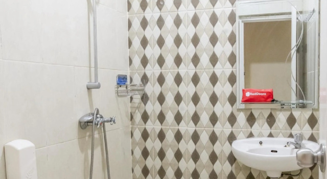 Standard room RedDoorz Plus near Tambun Station