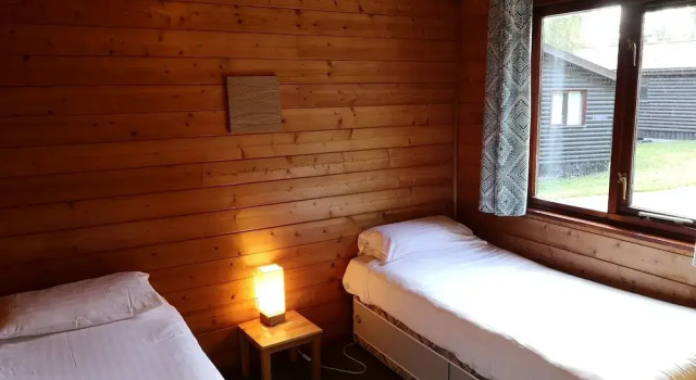 Hunters Moon Lodges, Забронировать Отель Уорминстер 