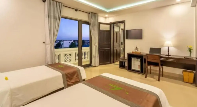 Четырёхместный семейный номер Standard с 2 комнатами с балконом Hotel Front Beach