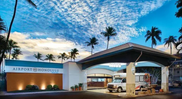 Кровать в общем номере Airport Honolulu Hotel, Trademark Collection by Wyndham