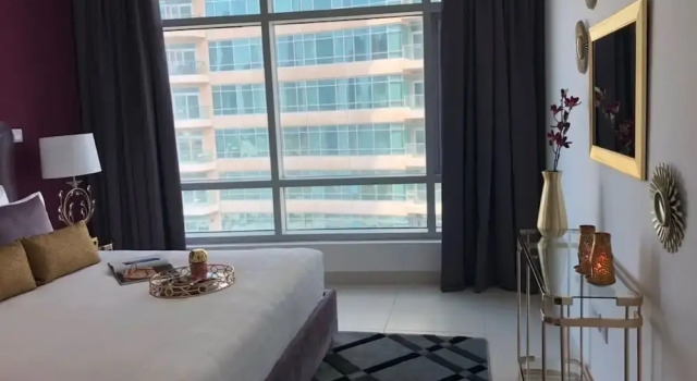 Luxury Staycation - Lofts West, Забронировать Отель Даунтаун Дубай , рядом с Дубайский аквариум
