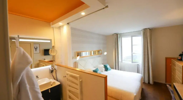 Двухместный номер Deluxe с видом на море Hôtel La Baie des Anges, son SPA marin & sa piscine couverte