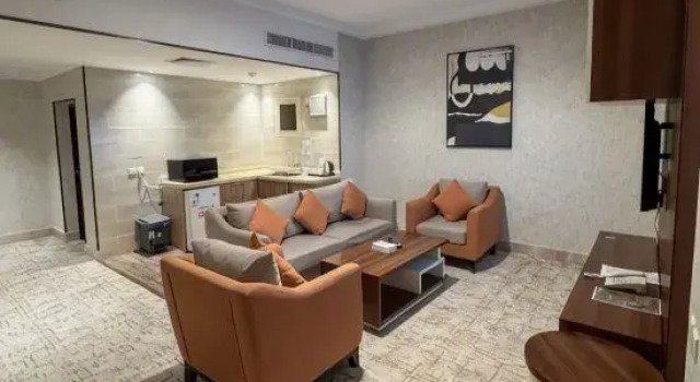 Люкс AL Ufq Suites Hotel
