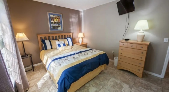Private Pool 2 Queens And Twin Room! 3 Bedroom Home by RedAwning, Забронировать Вилла Отели Lakeland - Winter Haven с парковкой, Парковка