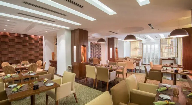 Полулюкс Deluxe Crowne Plaza Sohar by IHG