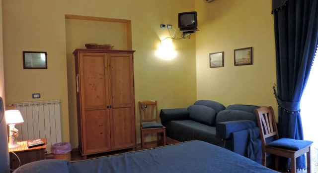 B&B Bonapace Portanolana, Забронировать Отель «постель и завтрак» Отели Неаполя с завтраком, рядом с Кафедральный собор Неаполя, Завтраки