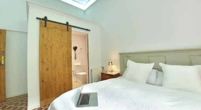Двухместный номер Superior с балконом Hostal Girona
