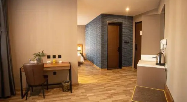Люкс Business Homeinn Superior Cloud Hotel (Chaoyang Youyi Avenue Railway Station)
