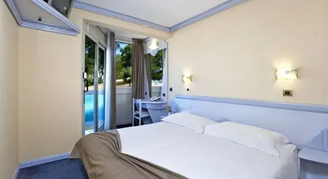 Двухместный номер Standard с балконом и с видом на море Hotel Plavi Plava Laguna