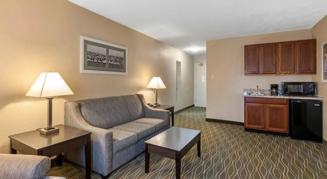 Одноместный люкс Quality Inn & Suites Des Moines - Merle Hay Road