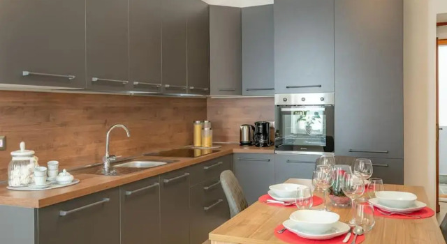 Апартаменты [LA SERENA] large apartment with wifi, a/c, private parking