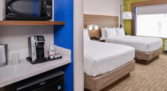 Четырёхместный номер Standard Holiday Inn Express & Suites - Siloam Springs by IHG