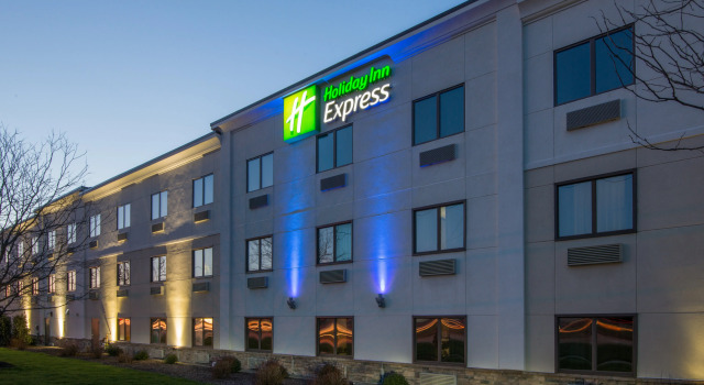 Holiday Inn Express Cleveland Airport - Brookpark by IHG