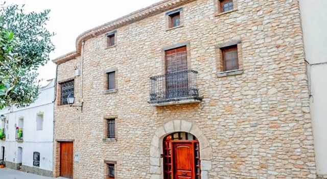 Lovely Holiday Home in Santa Oliva Spain With Garden, Buchen Sie Hotel Santa Oliva Katalonien