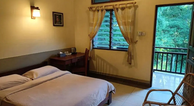 Standardowy dwuosobowy pokój i balkonem Sepilok B&B