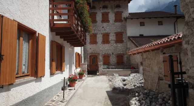 Albergo diffuso Valcellina e Val Vajont in Cimolais, Забронировать Отель Чмолайс 