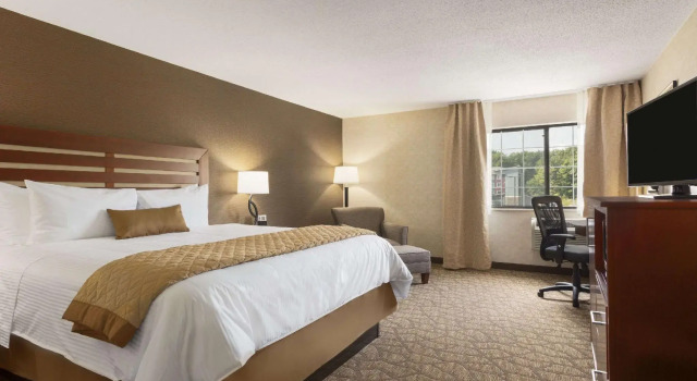 Двухместный люкс Wyndham Garden Grand Rapids Airport
