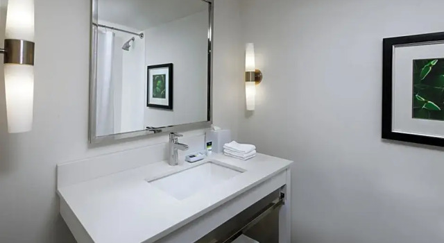 Четырёхместный номер Standard Four Points by Sheraton Phoenix South Mountain