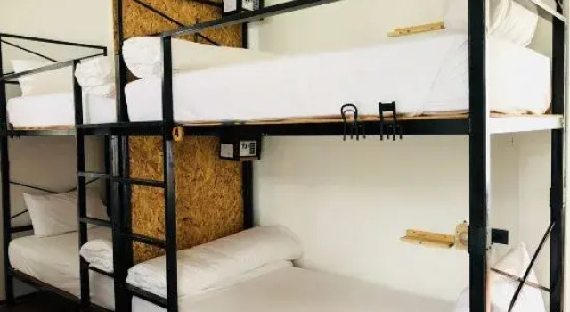 Кровать в общем номере Kyriad Montpellier Sud - Lattes