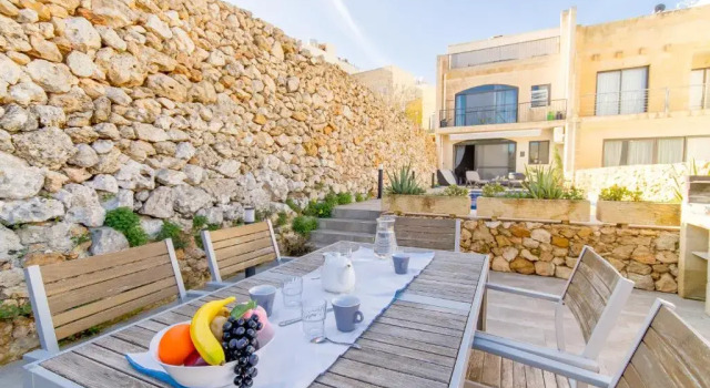 Ta'Siku Gozitan villa + Pool & hot tub, Rezerwuj Willa Xaghra Gozo