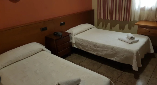 Двухместный номер Standard с балконом Hostal Millán