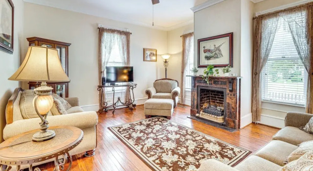 Walk to Waterfront: Downtown Elizabeth City Home!, Забронировать Дом для отпуска Элизабет-Сити Северная Каролина, рядом с Arts of the Albemarle