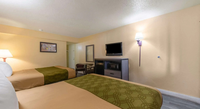 Четырёхместный номер Standard Econo Lodge San Marcos University Area