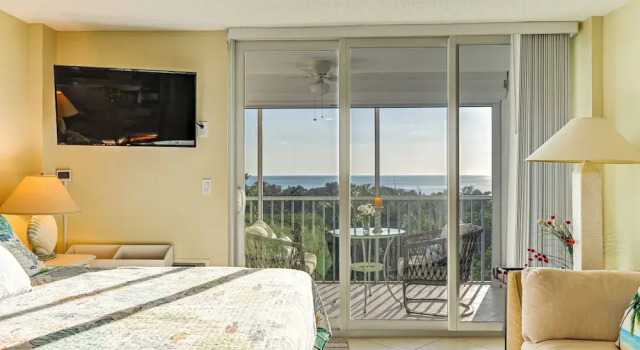 Oceanfront Studio w/ Gulf & Sunset Views From Bed!, Book Lejlighed North Naples Florida
