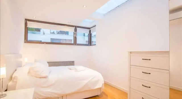 Rare 3 bedroom home in the centre of Soho and central London, Varaa Hotelli 4 tähden hotellit kohteessa Merseyside, 4*
