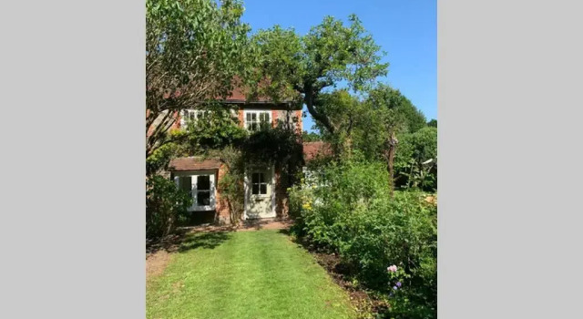 Коттедж с 3 комнатами ROSE COTTAGE