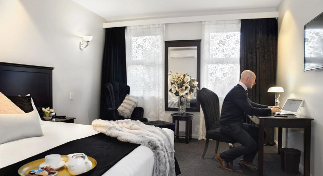 International Hotel Wagga Wagga, Забронировать Отель Отели Уогга-Уогга 4 звезды, рядом с Национальная галерея изделий из стекла, 4*