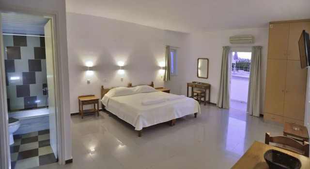 Reina Apartments