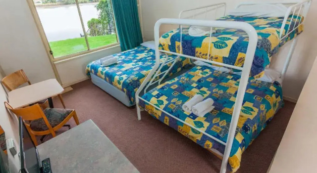 Семейный номер Standard с видом на реку Moruya Waterfront Hotel Motel