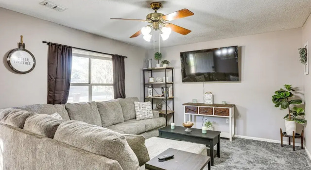 12 Mi to Dtwn Savannah: Remodeled Family Getaway!, Buchen Sie Ferienhaus Villen in Pooler, Villa