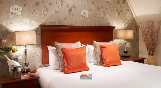 Люкс с балконом Best Western Plus The Connaught Hotel and Spa