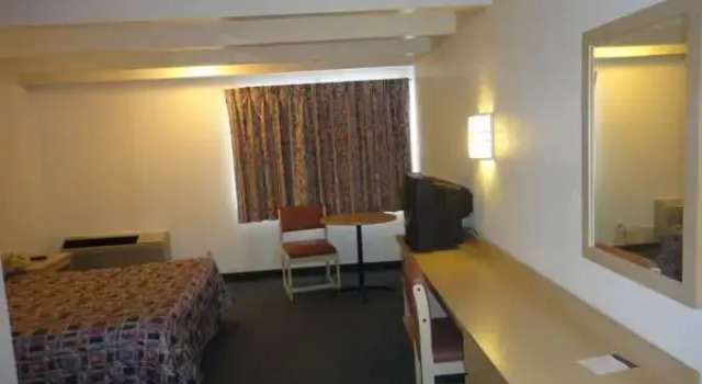 Кровать в общем номере Red Roof Inn Kokomo