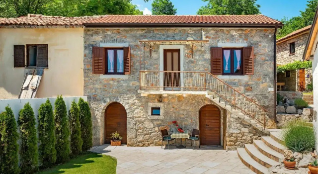Nice Home in Veprinac with Outdoor Swimming Pool, Hot Tub & 5 Bedrooms