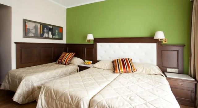 Трёхместный номер Standard с балконом Achillion Palace Hotel Rethymno City Center