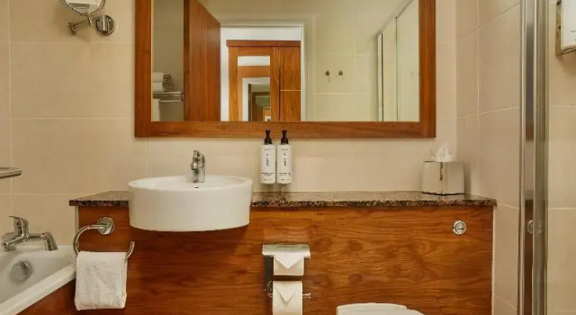 Шестиместный номер Executive The Gateway Hotel
