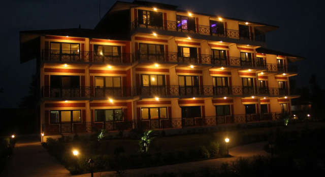 Hotel Jungle Crown, Забронировать Отель Саураха провинция Багмати-Прадеш