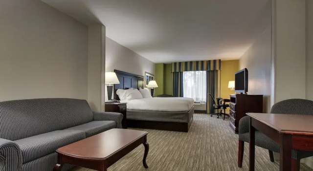 Двухместный люкс Holiday Inn Express Hotel & Suites Middleboro Raynham by IHG