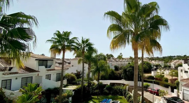 Коттедж House Pauline 3 bed Poolside Private Garden M-5