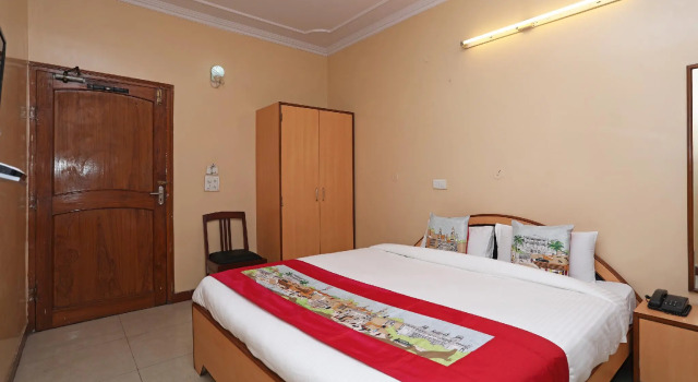 OYO Flagship 10282 Hotel Rishi