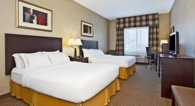 Четырёхместный номер Standard Holiday Inn Express Hotel & Suites Anderson by IHG