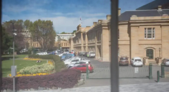 Четырёхместный номер Standard Customs House Hotel